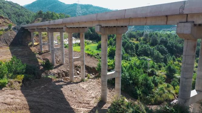 云南山区高速公路高架桥