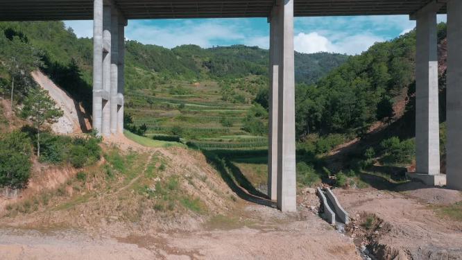 云南山区高速公路高架桥桥墩