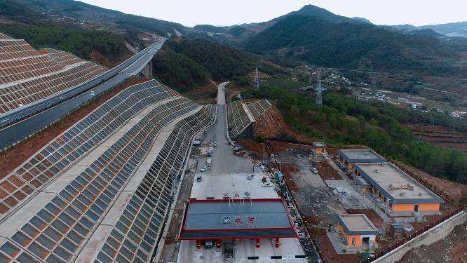 山区高速公路匝道施工工地