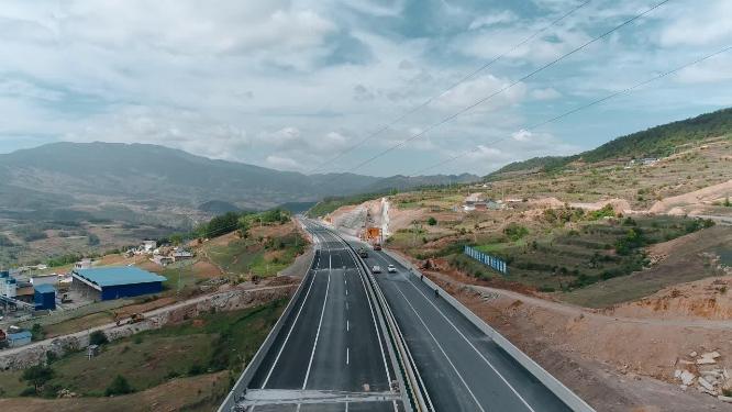 山区高速公路建设视频