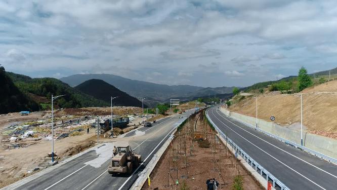 山区高速公路通车前辅助设施堆放场地