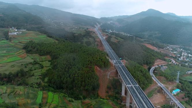 建设中的云南高速公路