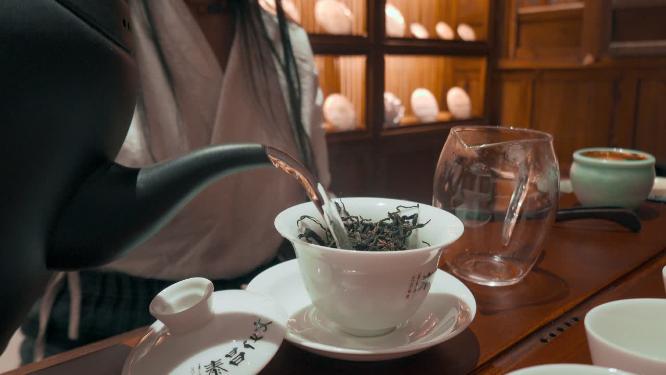 茶店里泡茶特写