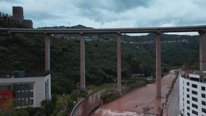 交通发展视频云南山区高速公路高架桥