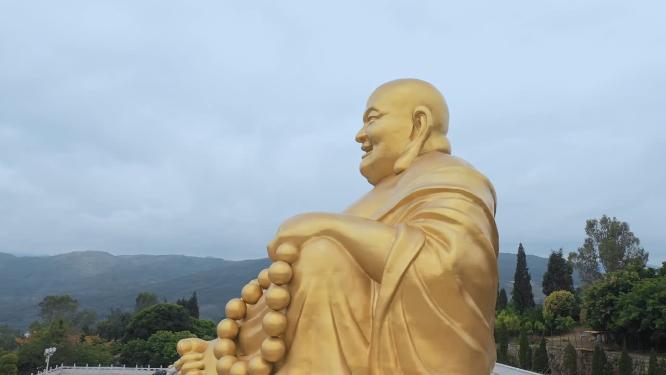 佛像地标视频云南红河弥勒县金色弥勒大佛雕像