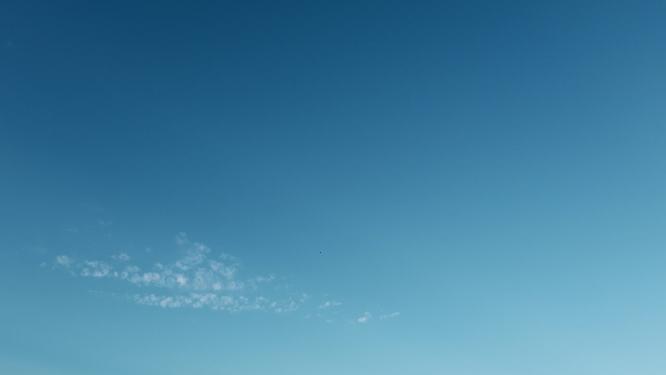 天空背景视频蓝色天空淡淡白云