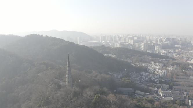 雾中城市山林空镜素材