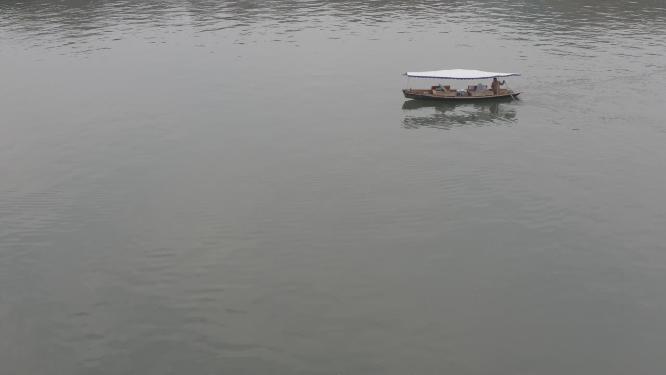 航拍湖面泛舟空镜素材