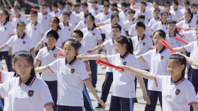 校园学生扇子早操