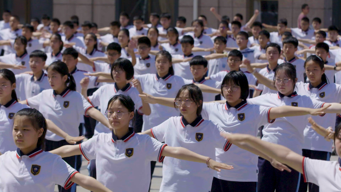 校园学生扇子早操