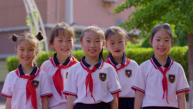 学生活力挥手