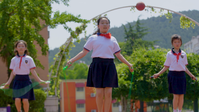 校园学生跳绳活动