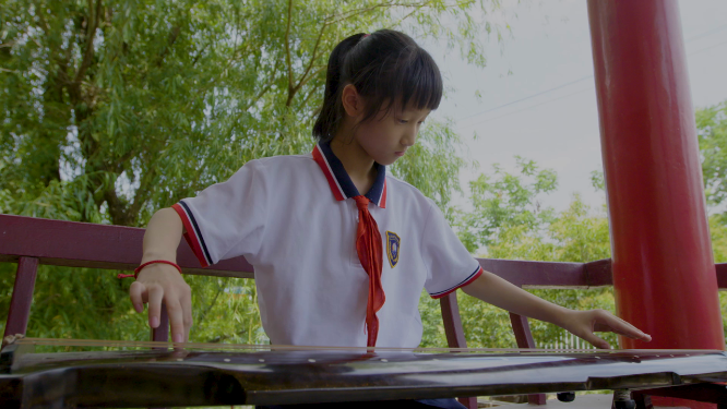 学生个人古筝弹奏展示