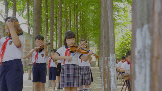 校园小学生集体乐器演奏