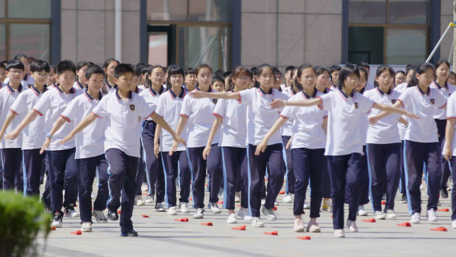 校园学生做早操