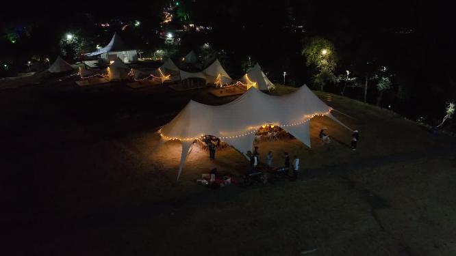 航拍夜晚营地烧烤聚会