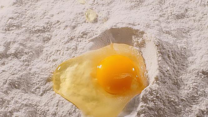 美食鸡蛋掉面里