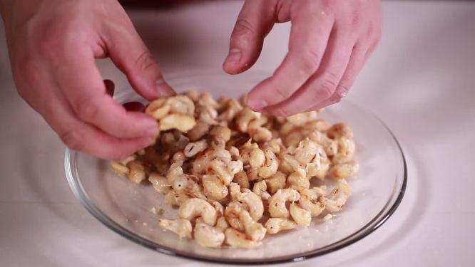 琥珀腰果制作前准备