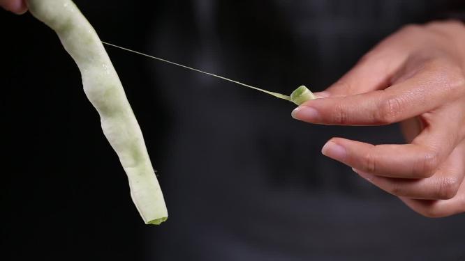 择菜挑选处理白不老豆角