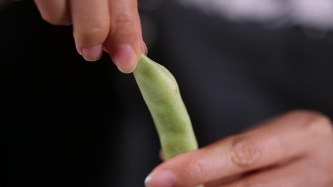 择菜挑选处理白不老豆角