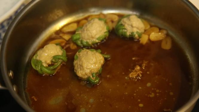 蒸锅笼屉蒸制豇豆酿肉收汁