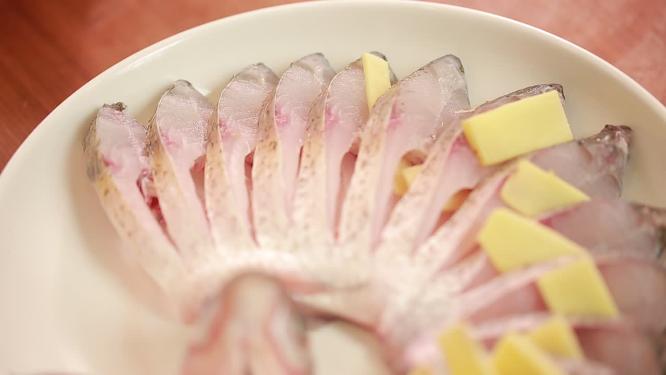 鱼肉加生姜料酒去腥
