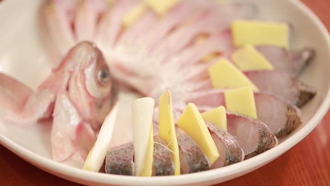 鱼肉加生姜料酒去腥