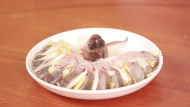 鱼肉加生姜料酒去腥