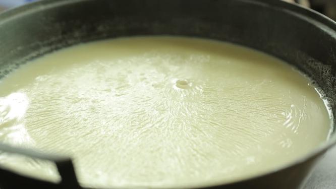 煮豆浆挑豆皮制作腐竹豆制品