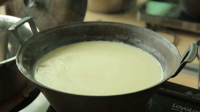 煮豆浆挑豆皮制作腐竹豆制品