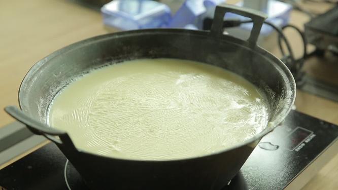 煮豆浆挑豆皮制作腐竹豆制品