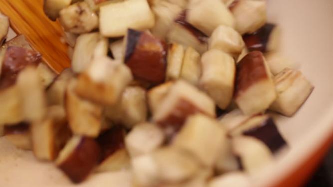 腌制茄子丁炒茄子