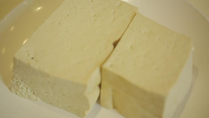厨师切北豆腐特写