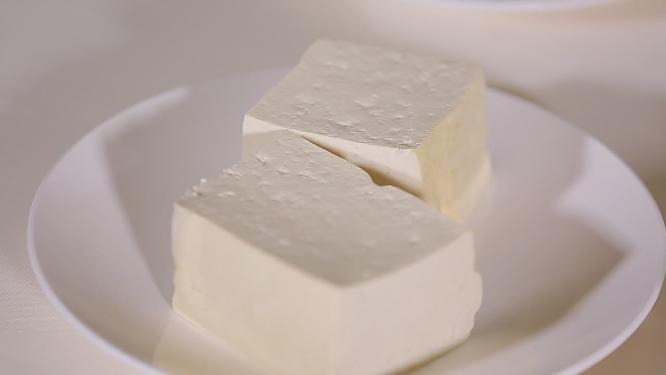厨师切北豆腐