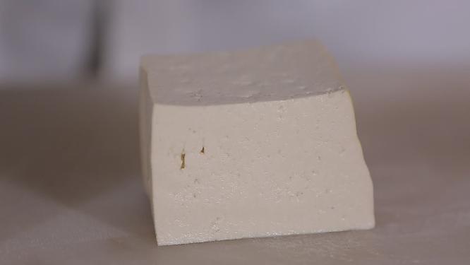 厨师切北豆腐