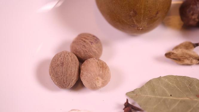 各种香料白芷黄芪香叶草果香叶罗汉果调味品