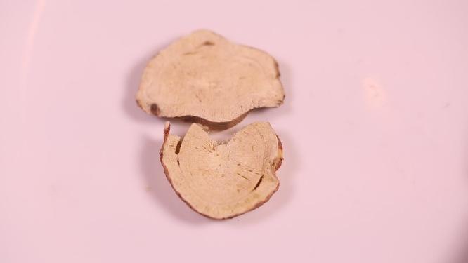 各种香料白芷黄芪罗汉果