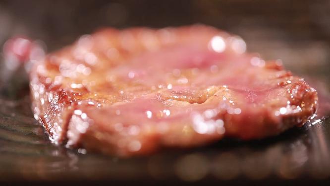 软嫩多汁烤肉牛排