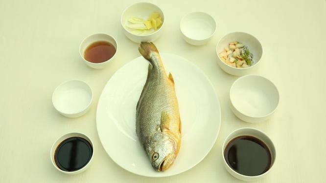 干烧黄鱼黄花鱼食材展示