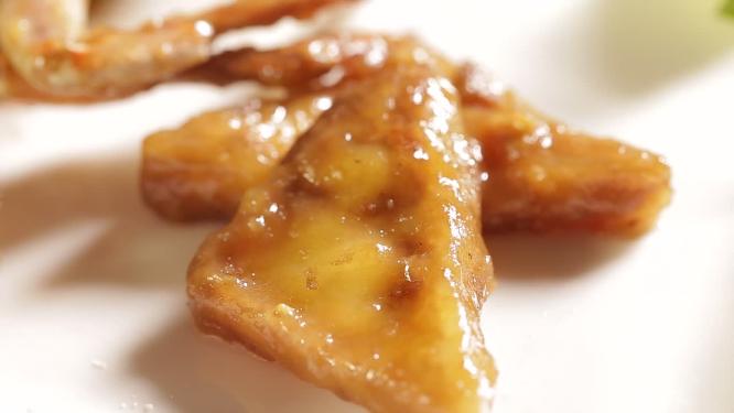 海鲜美食烧豆腐螃蟹和豆腐