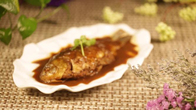 烹饪红烧鲫鱼