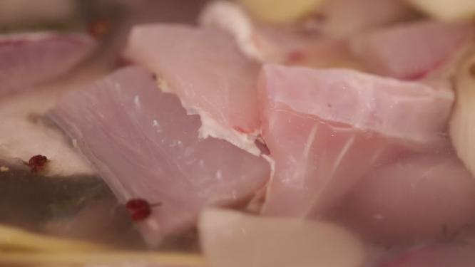 葱姜水处理腌制鱼肉去腥