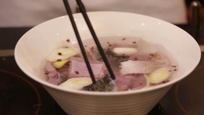 葱姜水处理腌制鱼肉去腥