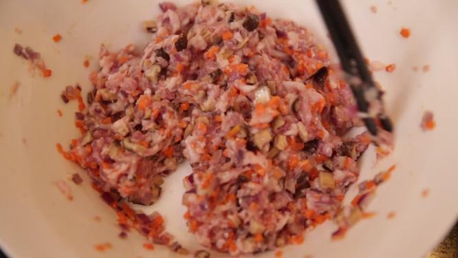 调制馅料肉馅筷子搅拌调味