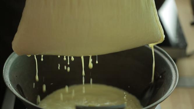 纱布过滤豆浆