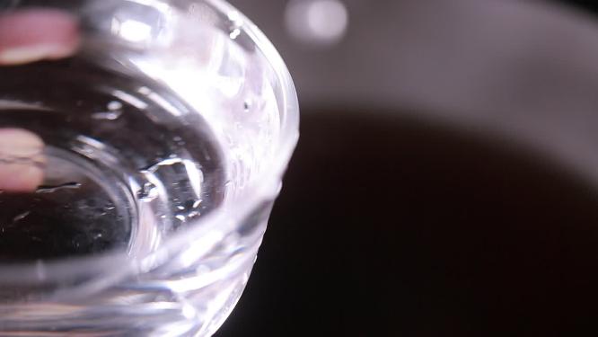 锅里加清水