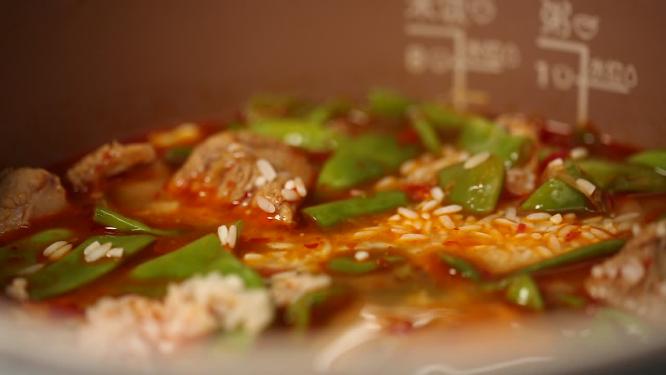 主食高压锅制作扁豆排骨焖饭