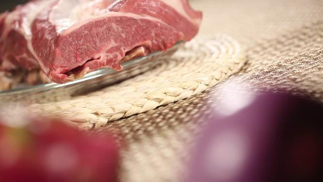 高档红酒牛肉牛排牛肋条