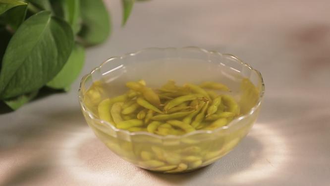 剪毛豆择毛豆卤制毛豆煮毛豆