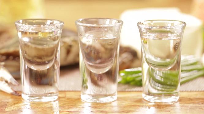 白酒口杯喝酒酒文化